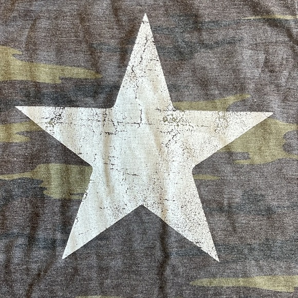 💘 GRAYSON THREADS - WHITE STAR VINTAGE STYLE ARMY CAMO TANK - Picture 2 of 6